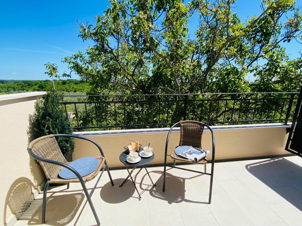 Boutique Rooms Mare Fabulas 罗维尼 外观 照片