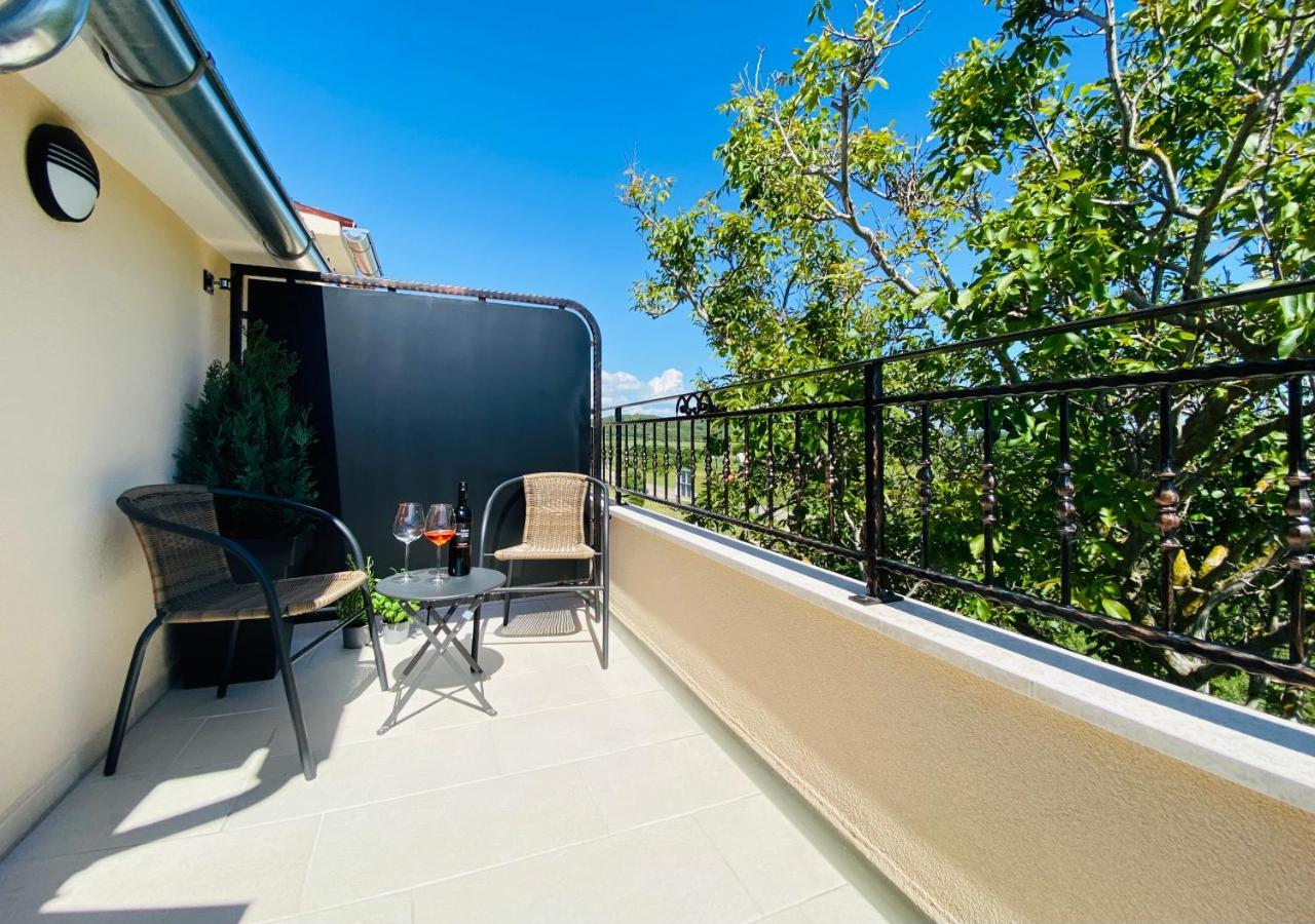 Boutique Rooms Mare Fabulas 罗维尼 外观 照片