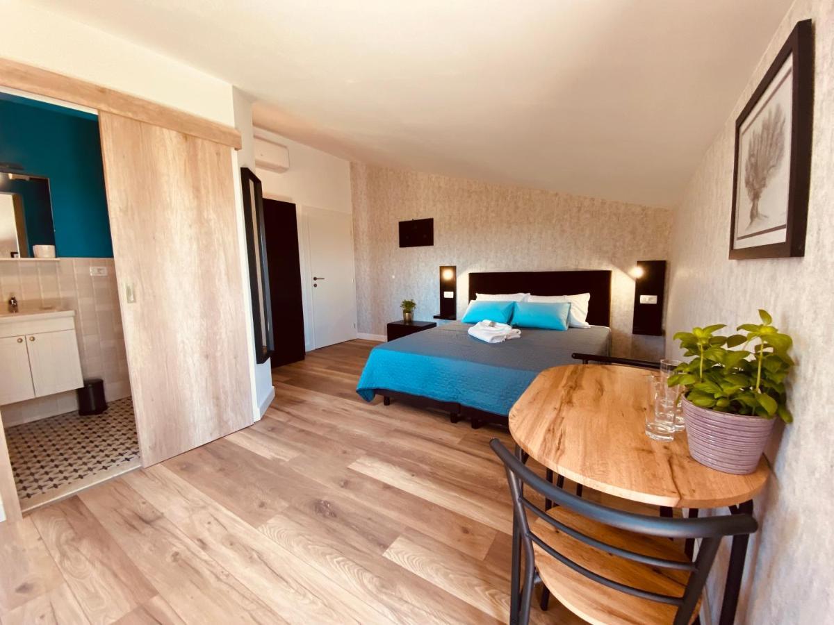 Boutique Rooms Mare Fabulas 罗维尼 外观 照片