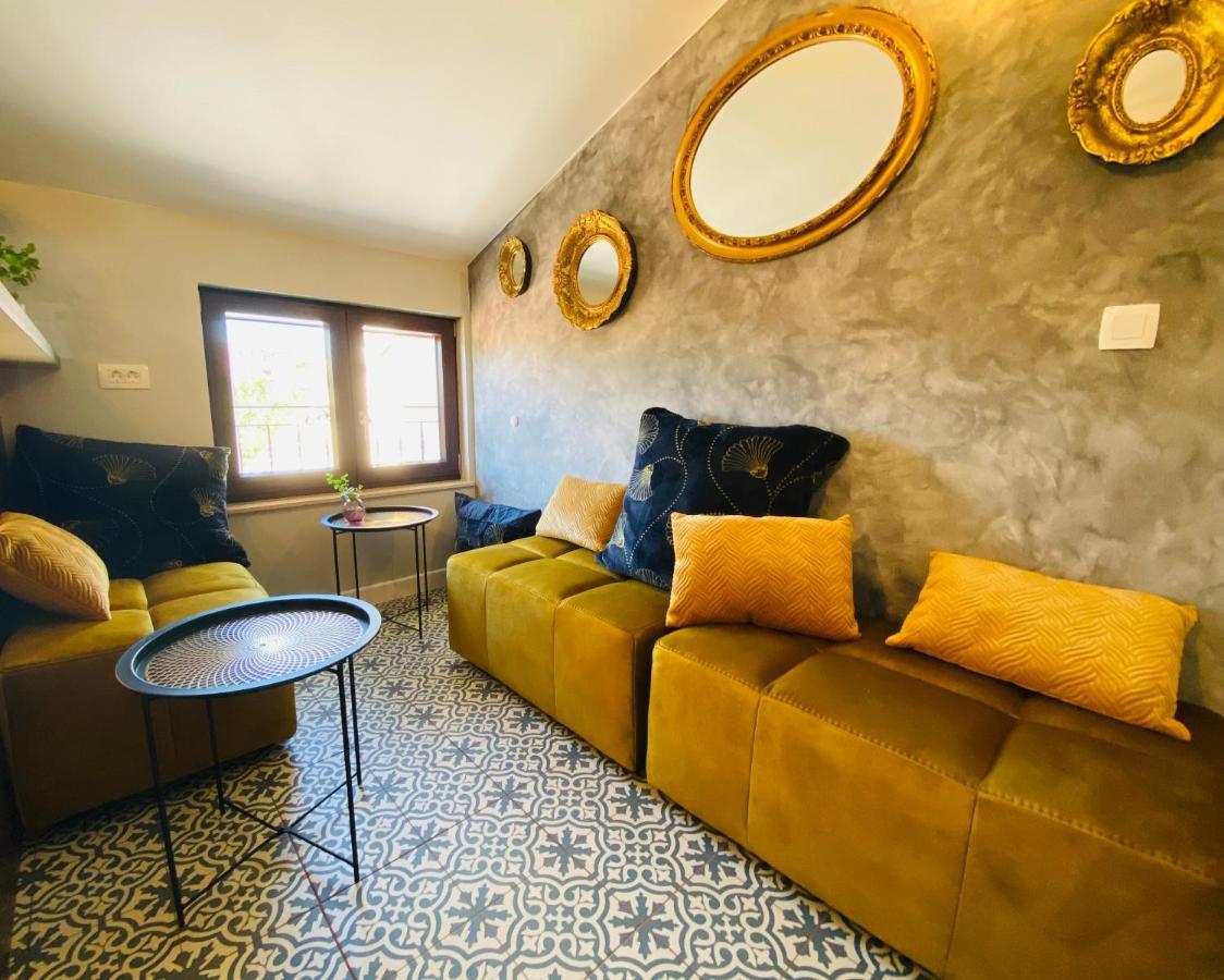 Boutique Rooms Mare Fabulas 罗维尼 外观 照片